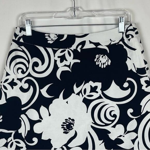 White House Black Market Black W White Floral Pleated Skirt Size 6 - Picture 5 of 11